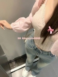 令人一見難忘的誘惑：小藍 20 歲。明亮雙眼對你放電，性感曲線搭配玲瓏身材，絕對值得