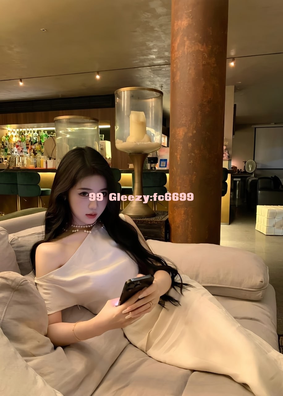 高顏值露肩女神限時約會，服務主動頂級床功，高屏男人不可錯過的極致私密溫柔！