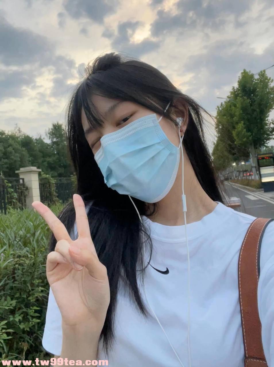 樂樂 158/D/21歲：白嫩清秀小女友，超貼心乖巧讓你整個人放鬆！