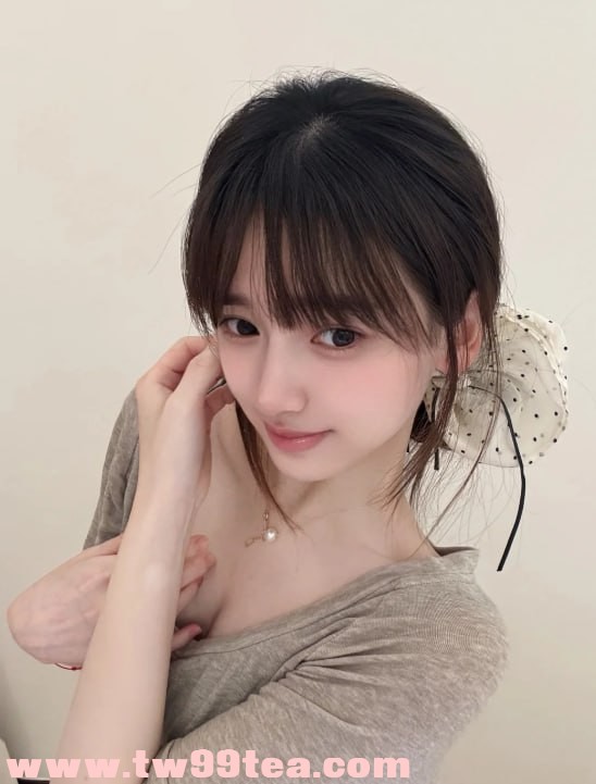 162cm/47kg 芊芊！輕聲細語溫柔系天菜，帶你體驗粉嫩乳暈與靈魂契合