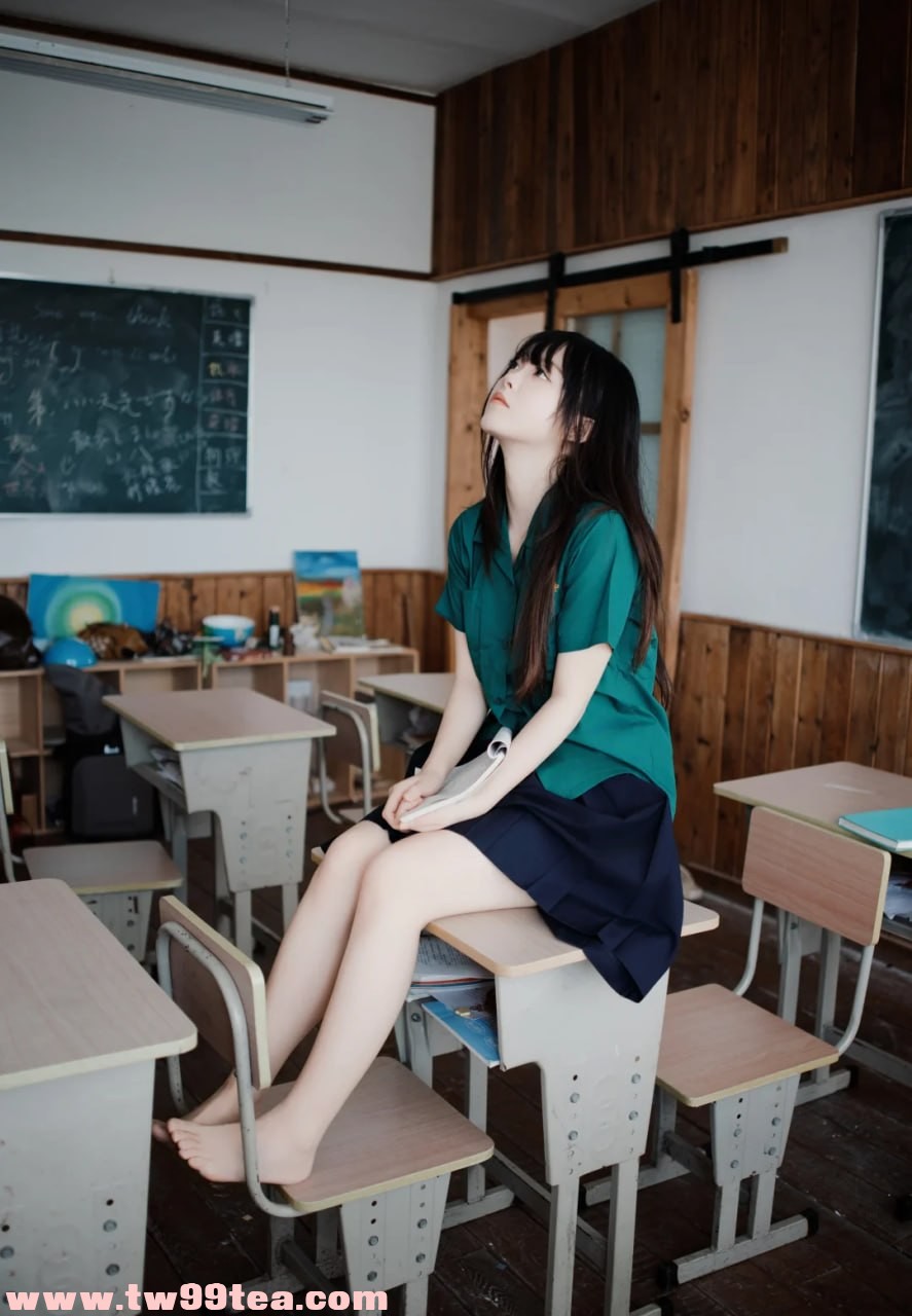 高雄屏東【漫漫】18歲清純學生妹｜157cm C罩杯白嫩苗條｜今日首次報班 乖巧聽話