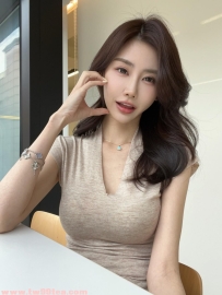 小白 27歲.165.D奶：高屏強推 #膚白貌美 兼職！大胸大屁股韓漫身材，極致騷底服務