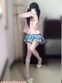 18歲剛成年嫩妹「乃木」！雙馬尾地雷系天菜+C杯初戀身軀，極品名器緊實多水！