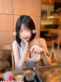 20歲「小學生妹」霏霏！純真外表C奶身材，骨子裡的極致騷誘惑