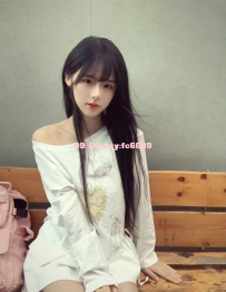 小可 155cm.B奶.19歲制服正妹，甜美嬌小/白皙小隻馬，新姿勢熱烈預約中！