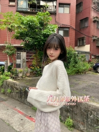 洛雪 156.47.C.19歲 買二送一 粉嫩小巧蜜穴
