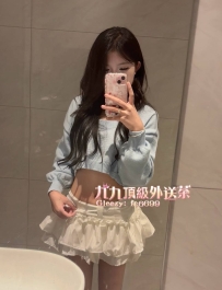 腰控必看！19歲學生「素素」160/46/C，極致纖細小蠻腰＋長髮美感，骨感身材爆發小野貓