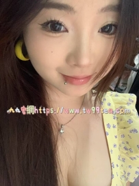 甜美電眼「玲玲」登場！超親民互動＋誘人深溝，今晚就讓她治癒你的心 💋