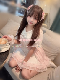 19歲小隻蘿莉學生「小雪」初次兼職！清純C奶+小巧肉感，配合度一流什麼姿勢都願意！
