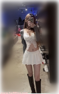 安妮 22歲.165.D：大尺度敢玩、洗澡按摩全包！敏感體質好撩，保證欲罷不能