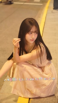 看膩了人工美？來感受「米婭」的精緻混血感：是高冷名媛也是軟糯小貓，那抹無辜眼神正