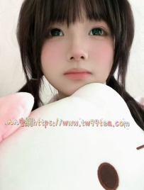 直擊「小柚」名媛外的另一面：蕾絲私服下的雪乳驚雷，帶您領略什麼叫「指尖上的絲滑」
