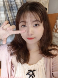 小洛 158/44/B奶/20歲：甜美女大生既視感！尋找戀愛的感覺，聲音甜美超勾引