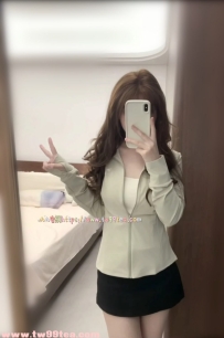 純慾系嬌小妹「芙芙」19歲現身！緊實悶騷、口技超讚配合度極高，細心不催趕
